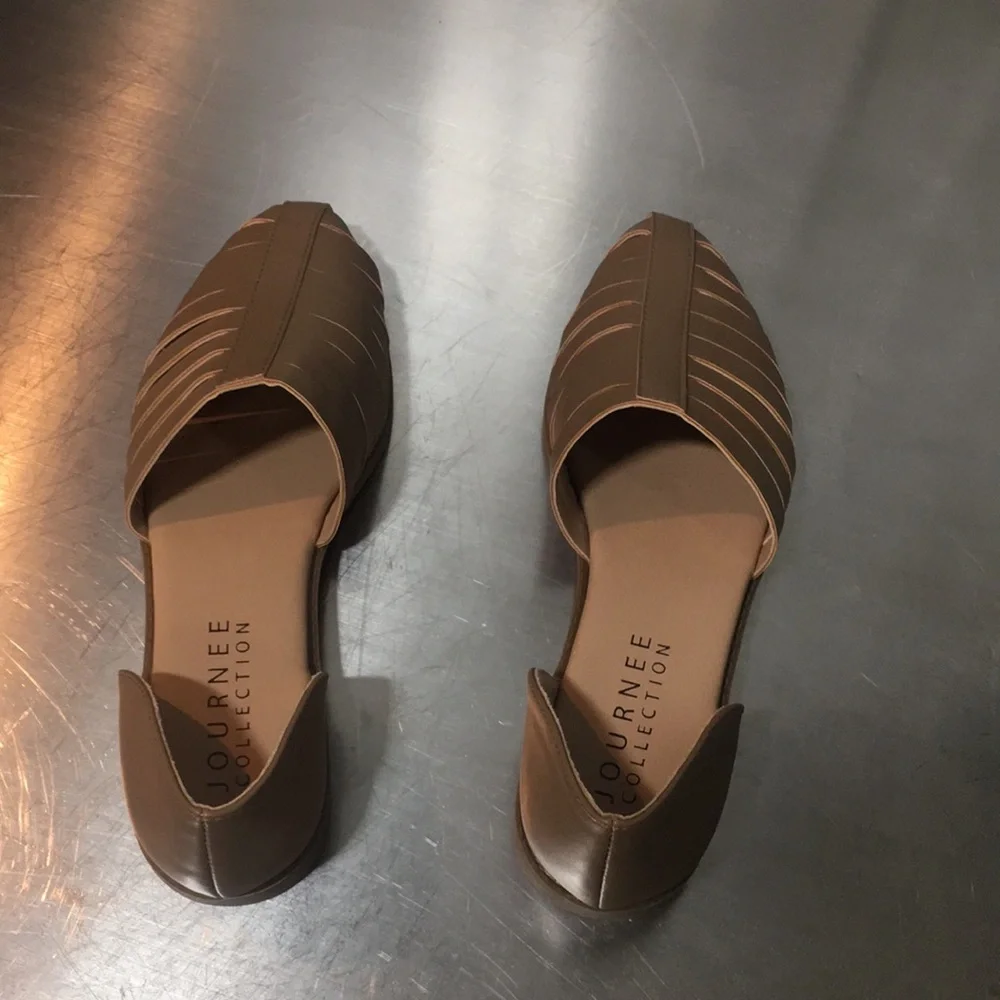 New WB Woman’s Journee Collection Brown Flats - Picture 5 of 7